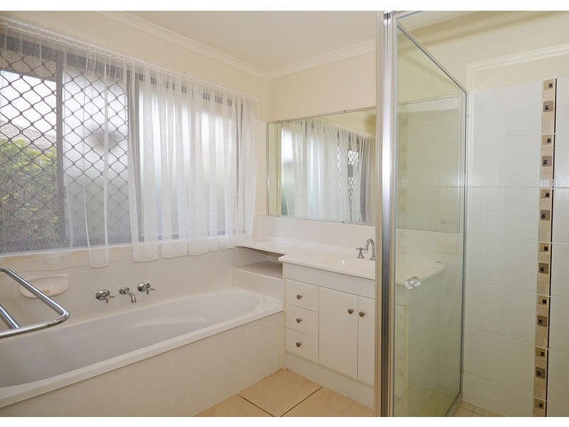 8 Kinross Crt, Kawungan QLD 4655