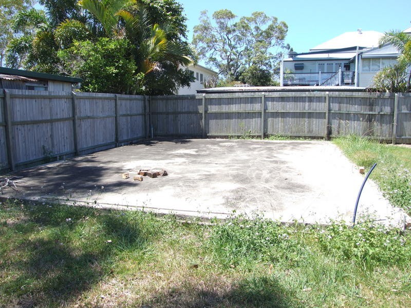 13 Herbert St, Urangan QLD 4655
