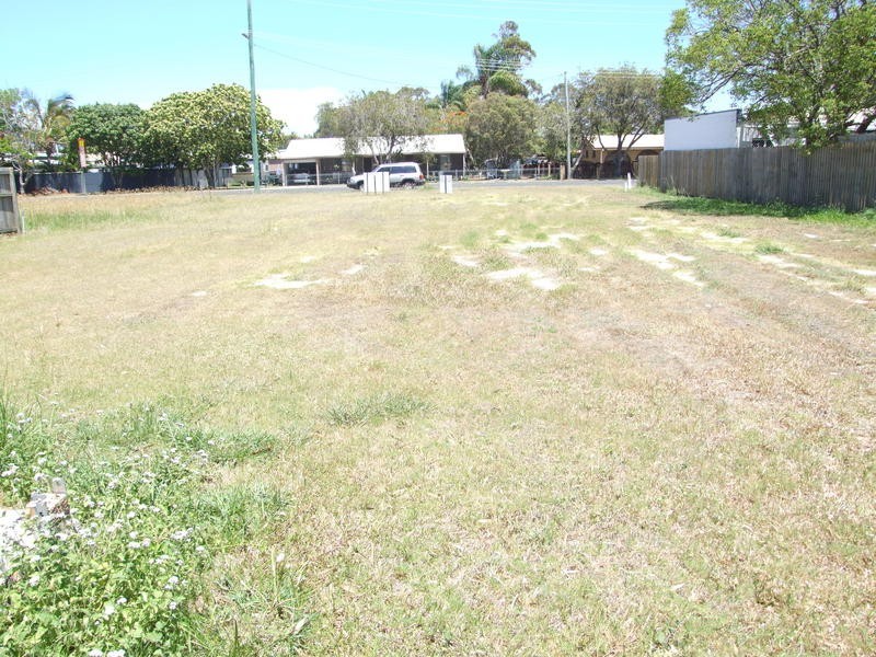 13 Herbert St, Urangan QLD 4655