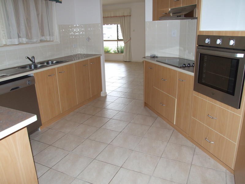 11 Endeavour Way, Eli Waters QLD 4655