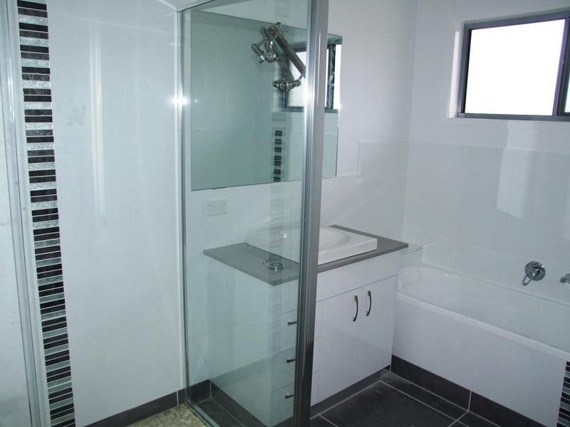 1 Taela Crt, Urangan QLD 4655