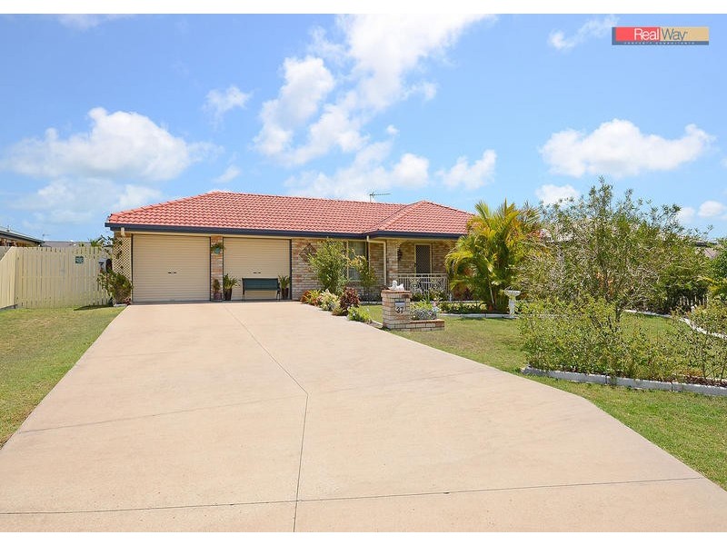 37 Bunya Crt, Eli Waters QLD 4655