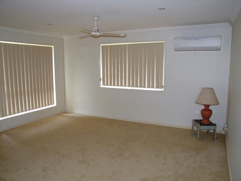 33 Pembridge Cct, Urraween QLD 4655