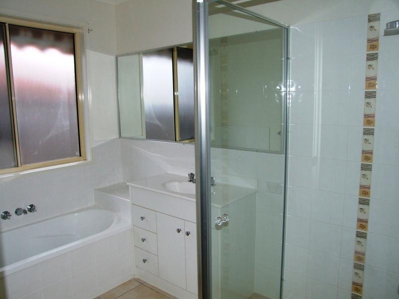 33 Pembridge Cct, Urraween QLD 4655
