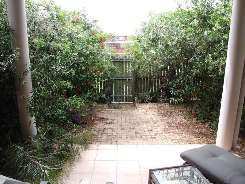 2 30 East St, Scarness QLD 4655