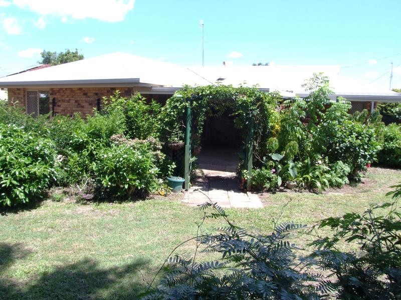 10 Granada Ct, Point Vernon QLD 4655