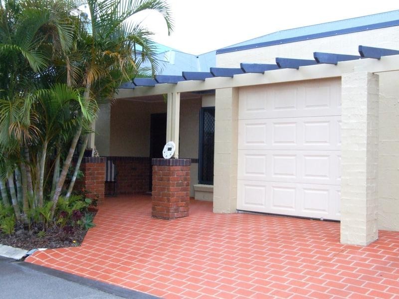 34/ 34 Elizabeth St, Urangan QLD 4655