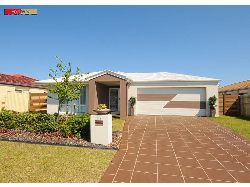 52 Earl St Vincent Cct, Eli Waters QLD 4655