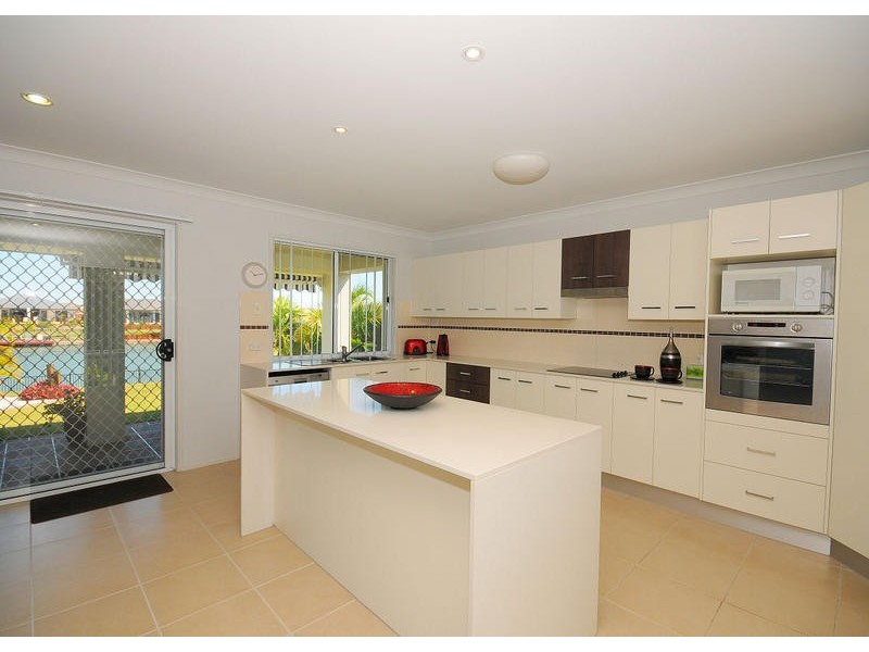 52 Earl St Vincent Cct, Eli Waters QLD 4655