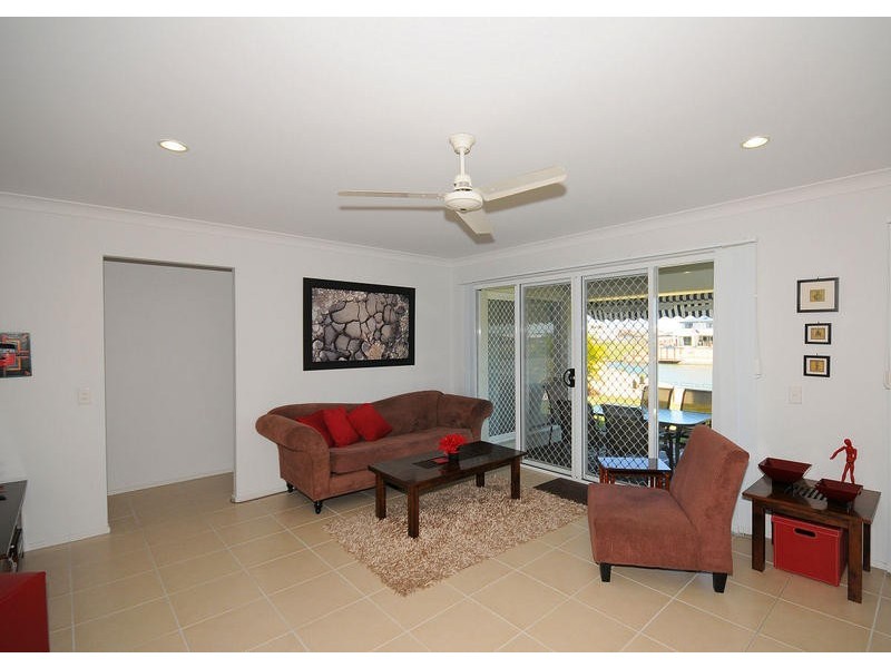 52 Earl St Vincent Cct, Eli Waters QLD 4655