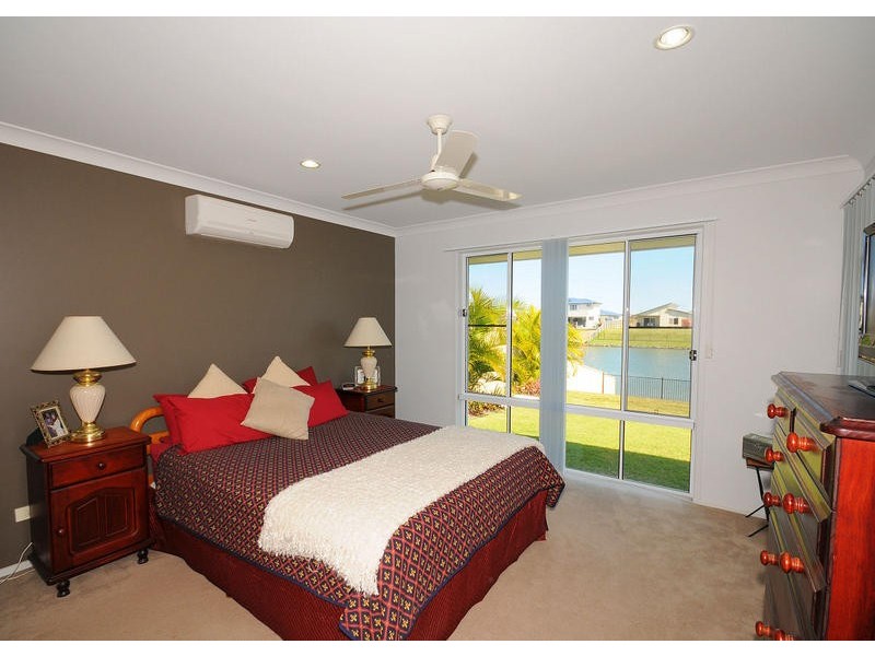 52 Earl St Vincent Cct, Eli Waters QLD 4655