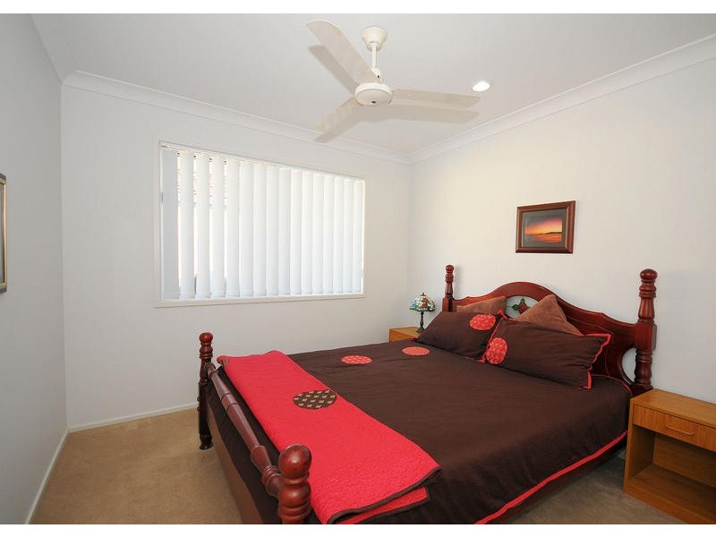 52 Earl St Vincent Cct, Eli Waters QLD 4655