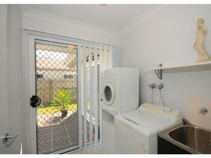 52 Earl St Vincent Cct, Eli Waters QLD 4655