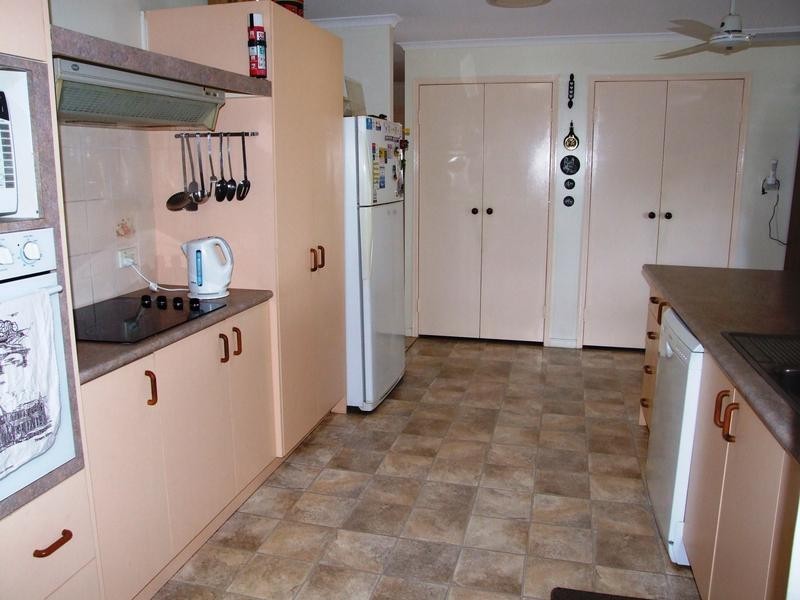 65 Banksia St, Point Vernon QLD 4655