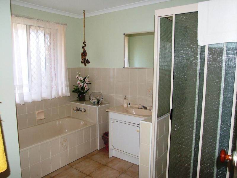 65 Banksia St, Point Vernon QLD 4655