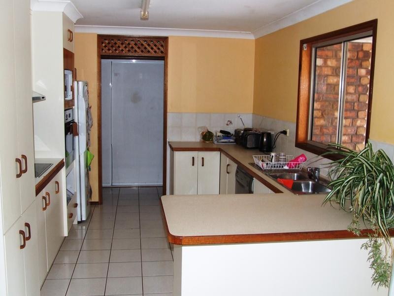 40 Cedar Cres, Kawungan QLD 4655