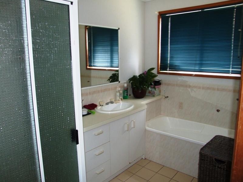 40 Cedar Cres, Kawungan QLD 4655