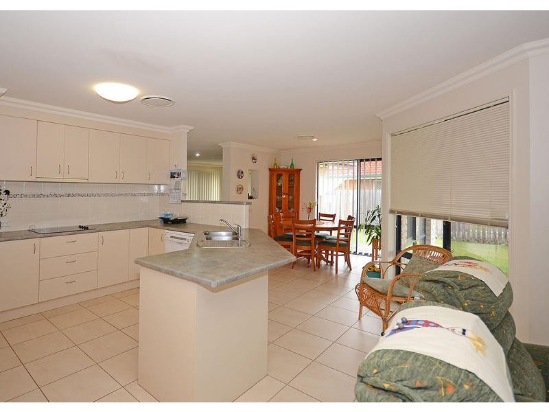 4 Lockerbie Ct, Kawungan QLD 4655