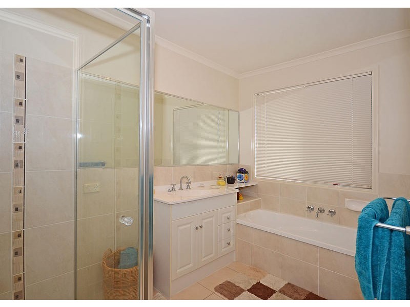 4 Lockerbie Ct, Kawungan QLD 4655