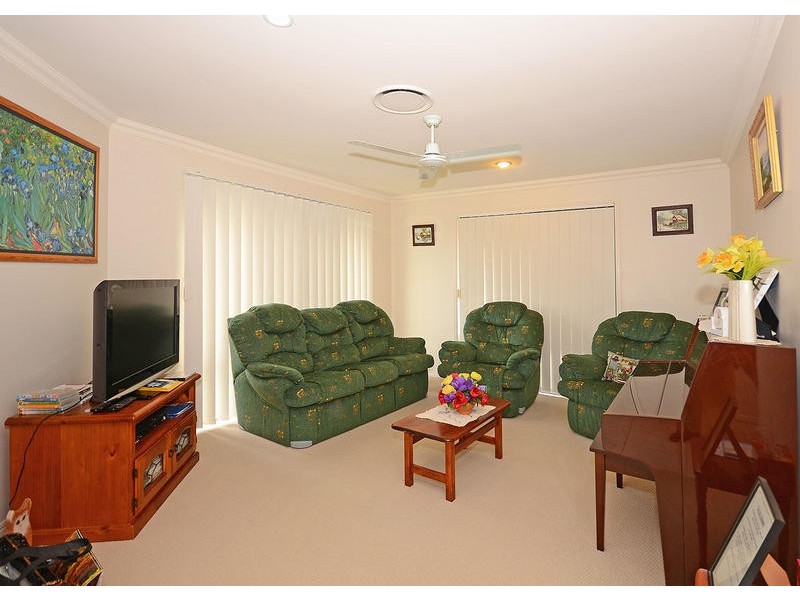 4 Lockerbie Ct, Kawungan QLD 4655