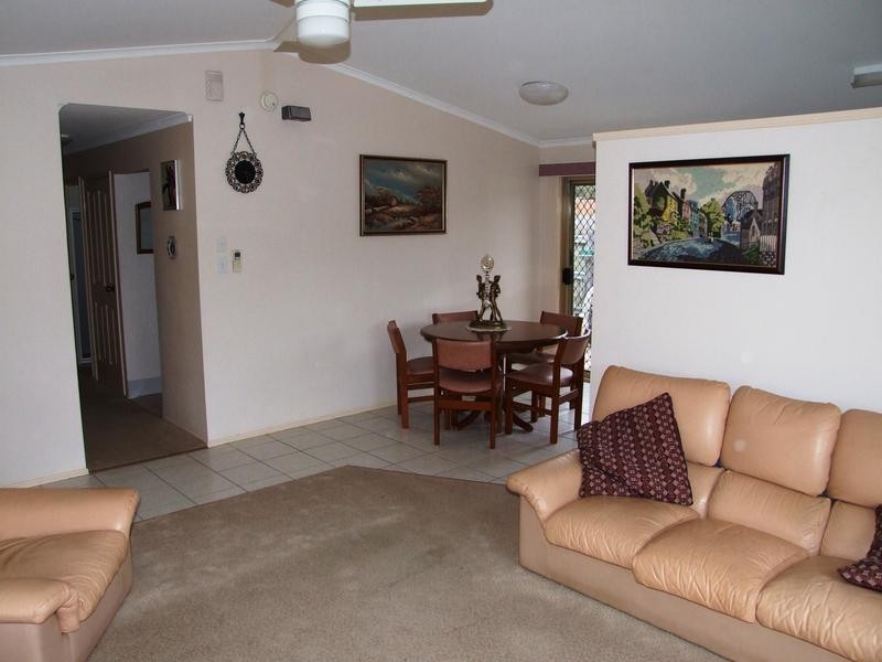 22 Hamer Dr, Urangan QLD 4655