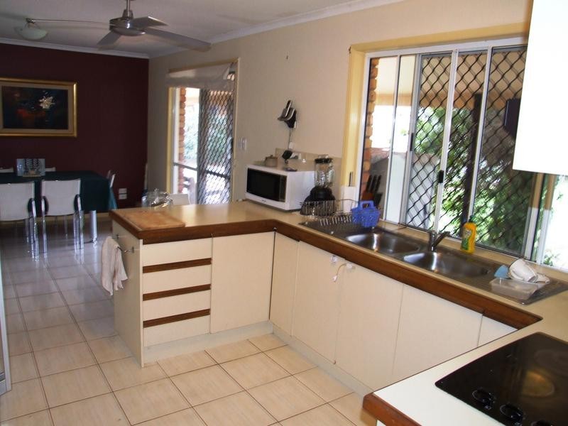 11 Royal Dr, Kawungan QLD 4655