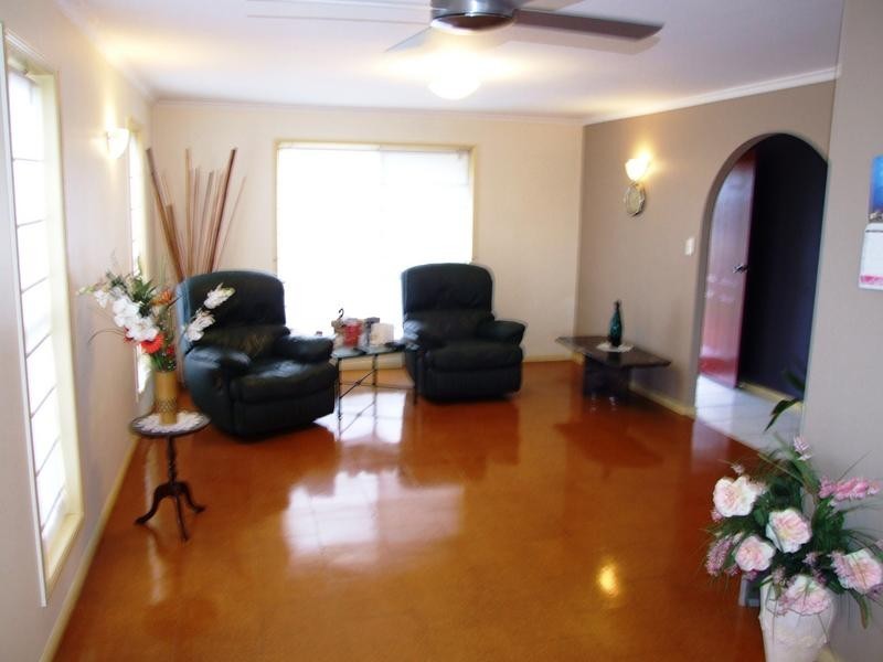 11 Royal Dr, Kawungan QLD 4655