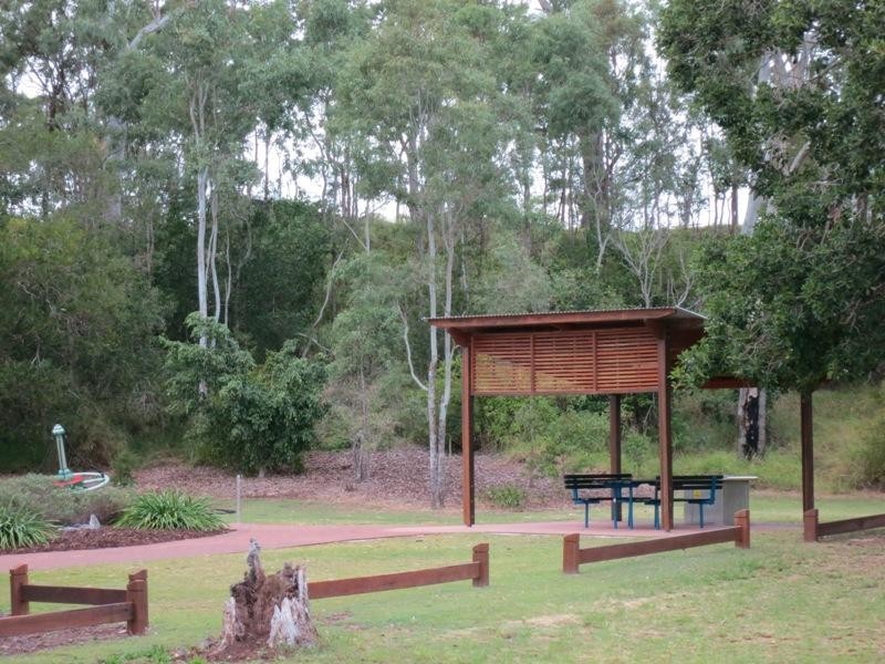 6 Cumberland Crt, Point Vernon QLD 4655