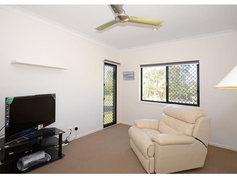 27 Beacon Rd, Booral QLD 4655