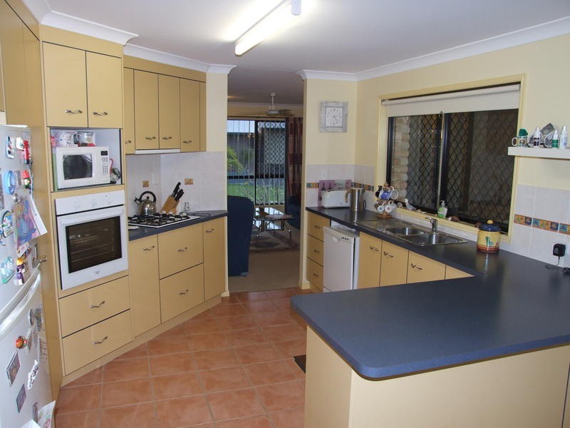 25 Marineview Av, Scarness QLD 4655
