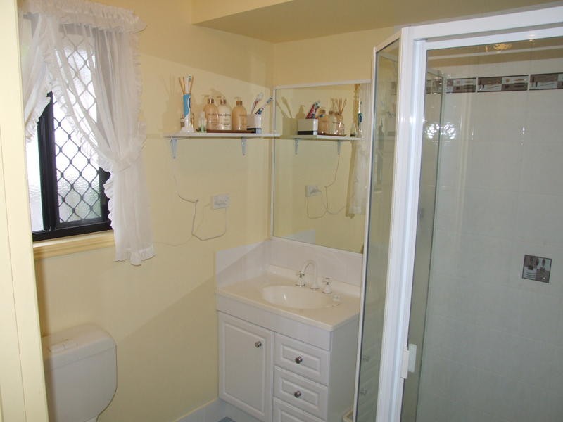 25 Marineview Av, Scarness QLD 4655
