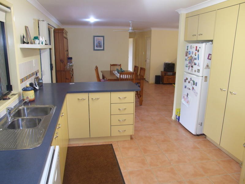25 Marineview Av, Scarness QLD 4655