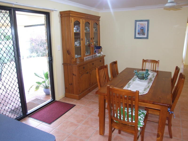 25 Marineview Av, Scarness QLD 4655