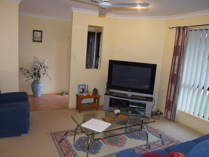 25 Marineview Av, Scarness QLD 4655