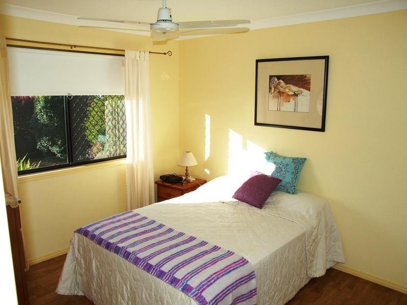 25 Marineview Av, Scarness QLD 4655