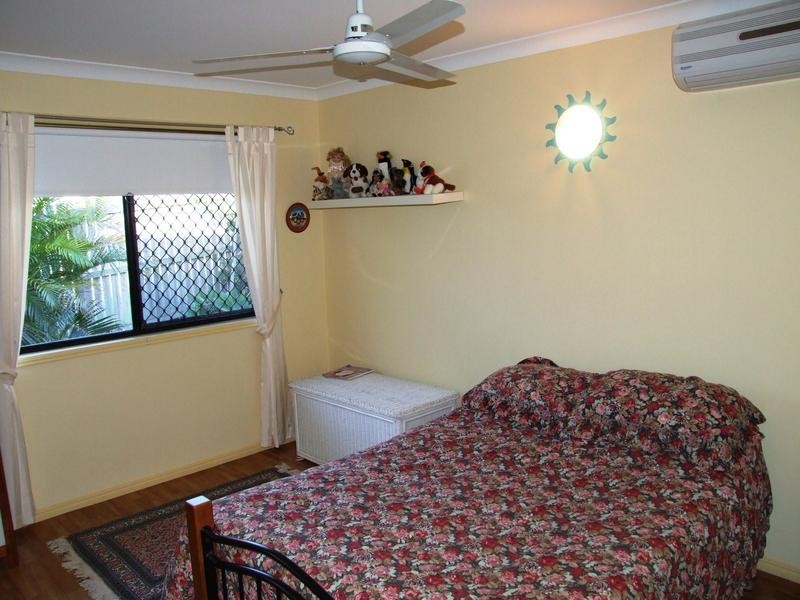 25 Marineview Av, Scarness QLD 4655