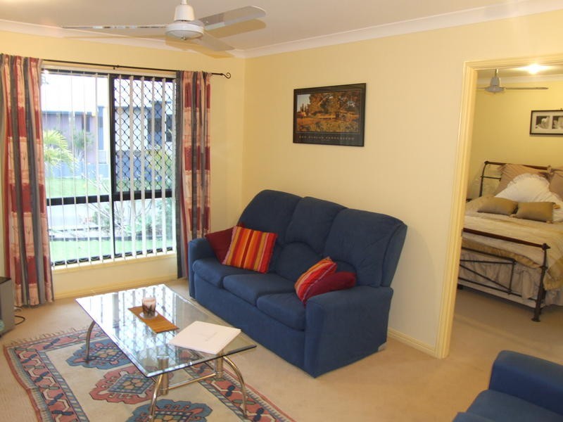25 Marineview Av, Scarness QLD 4655