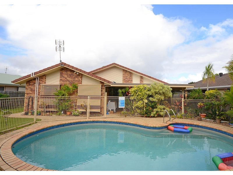 16 Sealink Dr, Point Vernon QLD 4655