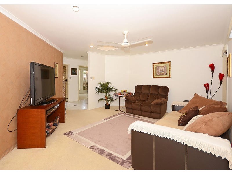 16 Sealink Dr, Point Vernon QLD 4655