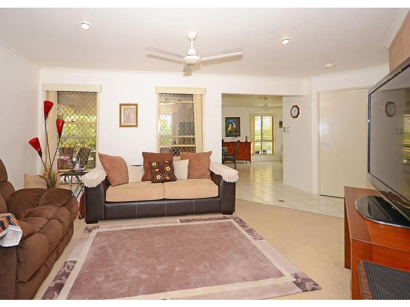 16 Sealink Dr, Point Vernon QLD 4655