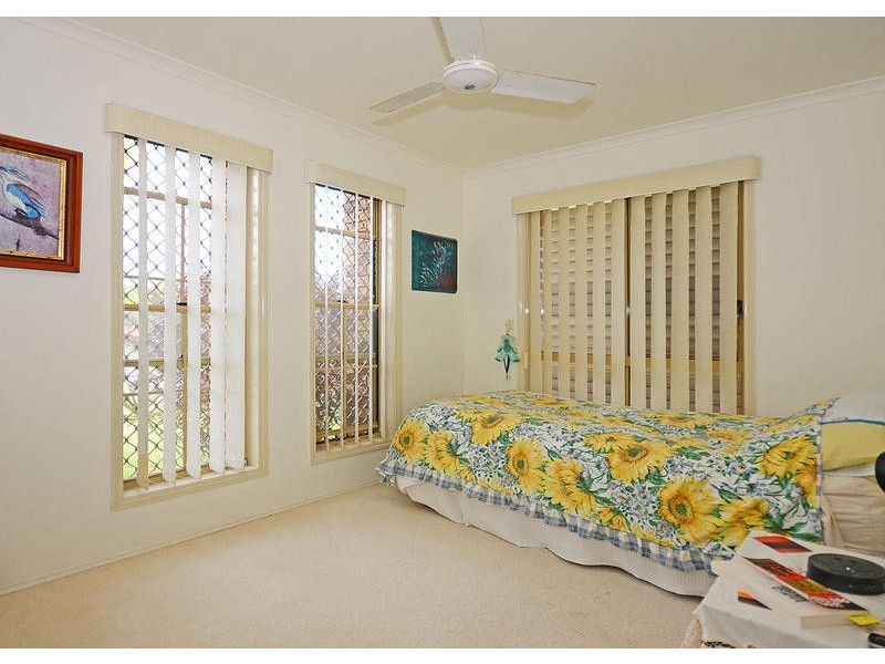 16 Sealink Dr, Point Vernon QLD 4655