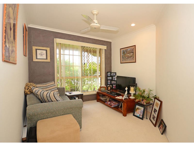 16 Sealink Dr, Point Vernon QLD 4655