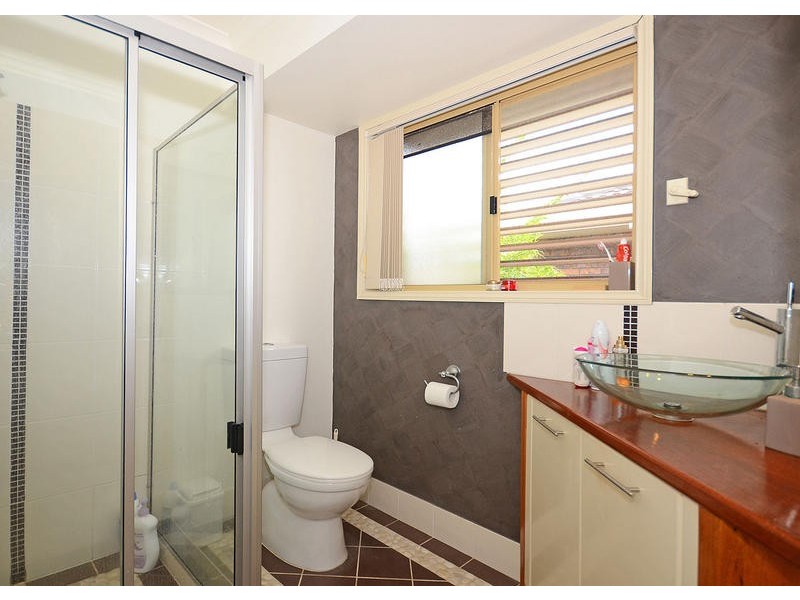 16 Sealink Dr, Point Vernon QLD 4655