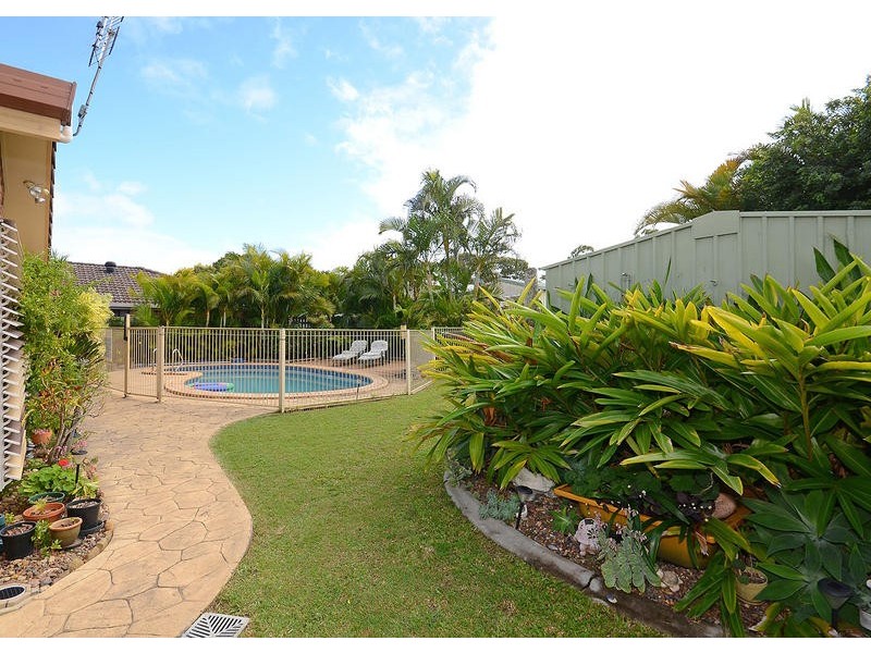 16 Sealink Dr, Point Vernon QLD 4655