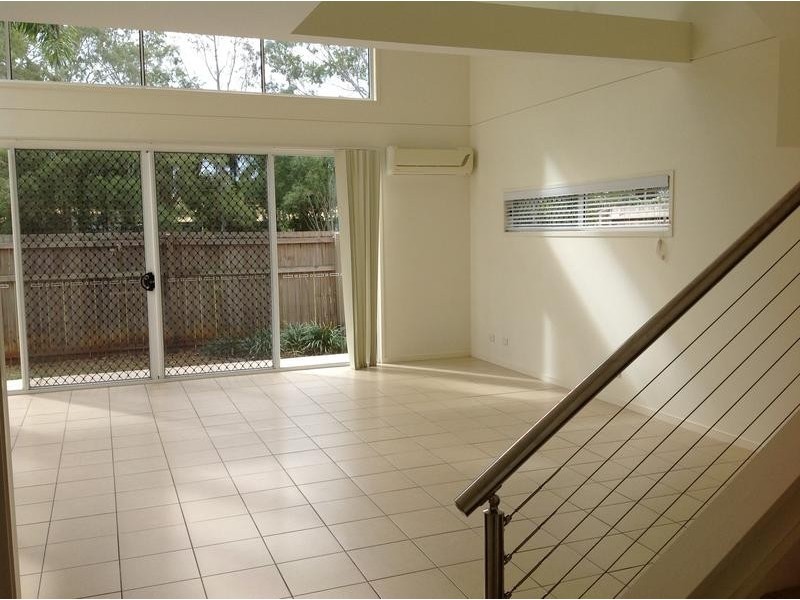 2 71 Elizabeth Street, Urangan QLD 4655