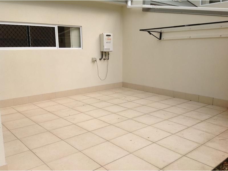 2 71 Elizabeth Street, Urangan QLD 4655