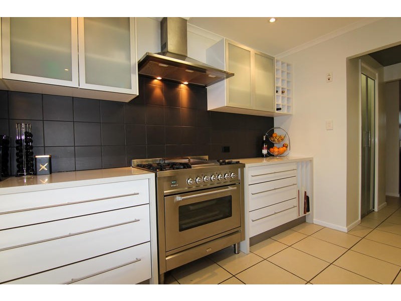 39 Wattle St, Point Vernon QLD 4655