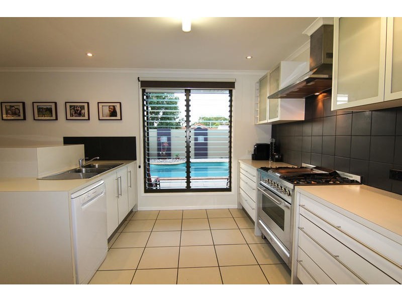 39 Wattle St, Point Vernon QLD 4655