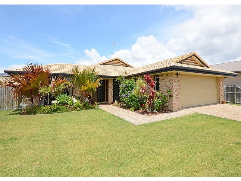 13 Harrison Cct, Urangan QLD 4655