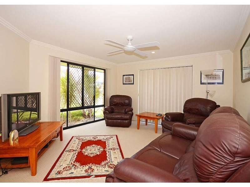13 Harrison Cct, Urangan QLD 4655